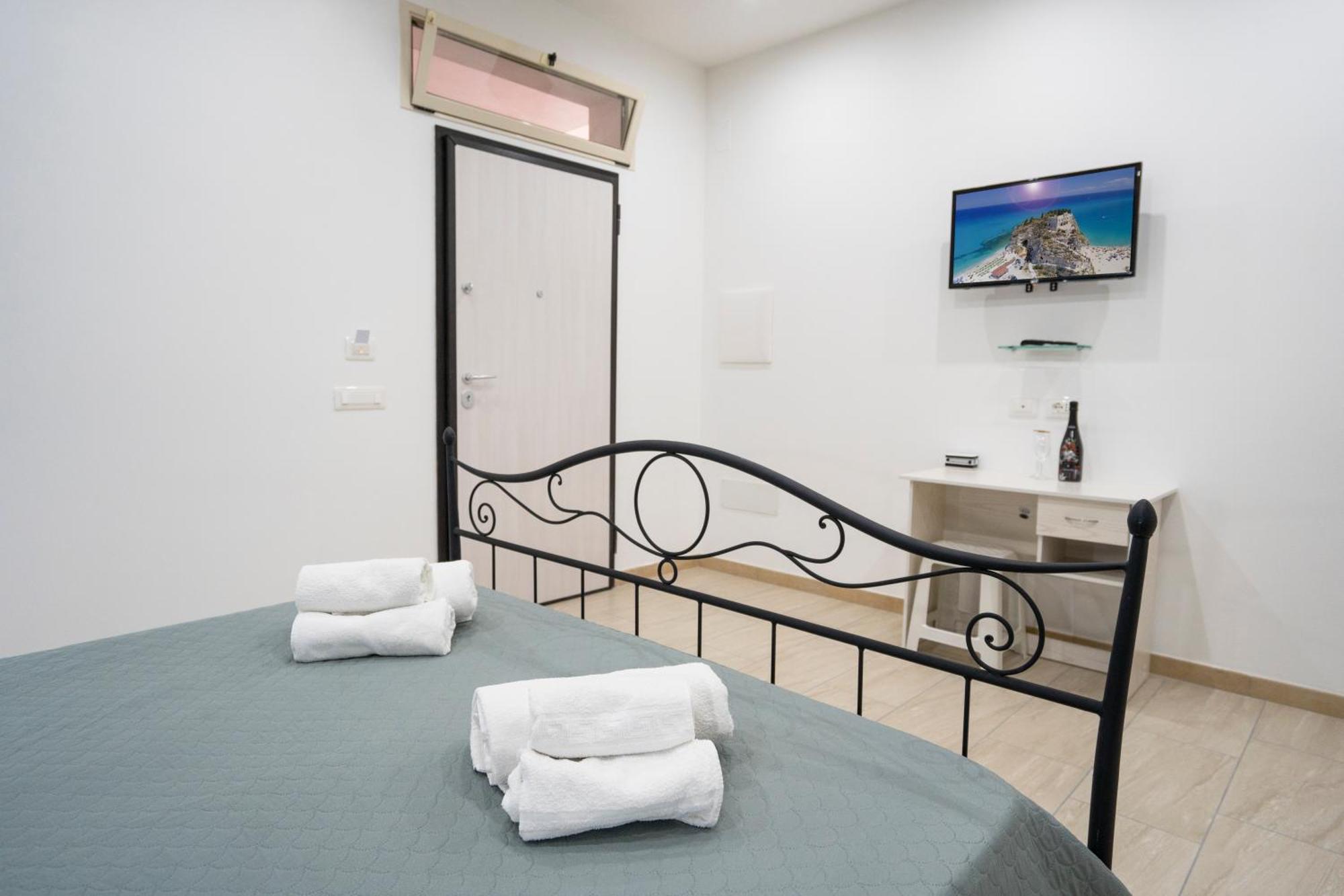 Saverio'S Apartment Тропеа Екстер'єр фото